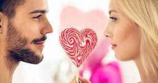 سرنخ های عاشقانه: 15 شگرد روانشناختی ساده برای اینکه بدانید کسی شما را دوست دارد یا خیر