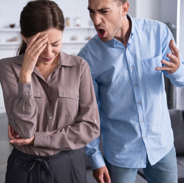 چه کنیم وقتی شریک عاطفی مان هنگام مخالفت فریاد می کشد؟